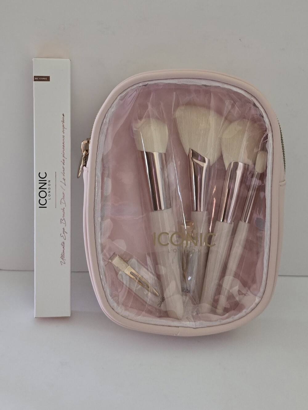 Iconic London Brush Set, 4 Face Brushes, 2 Eyeshadow Brushes, 2 Hair Clips, Case